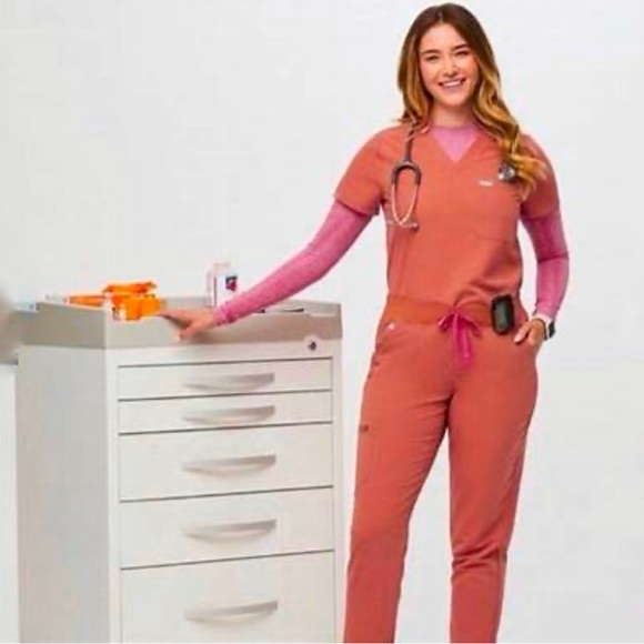 FIGS Catarina One Pocket Scrub Top Size Large - Picture 4 of 4